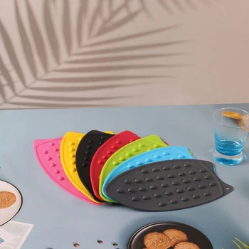 Yeni ütü Kapağı İsıya Dayanıklı Ped Kurulu Yemek Odası Mutfak Koruyucu Asılı tencere nihalesi Anti-haşlanma Masası Placemat Coaster